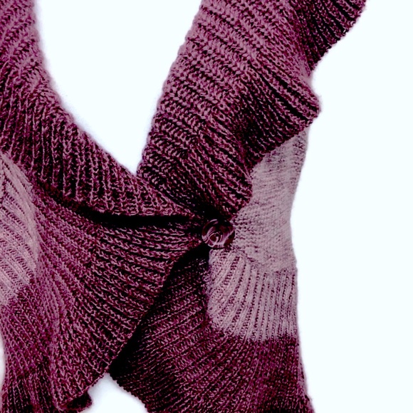 Bandolino Ruffled Sweater Vest size PM - Picture 4 of 5